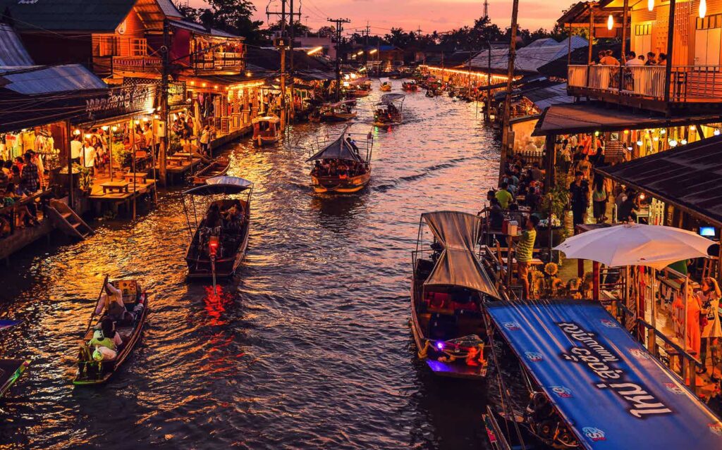 12 Best Things To Do in Bangkok | floating market in bangkok